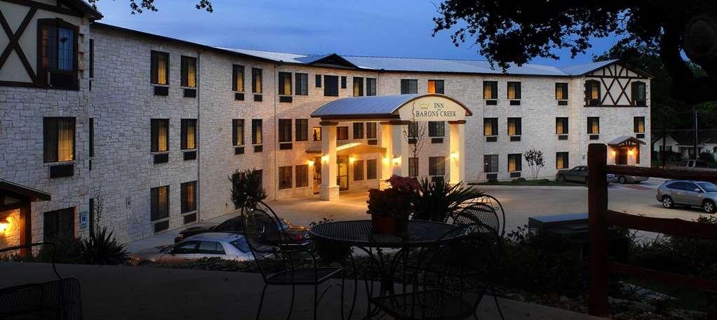 Inn On Barons Creek Фредериксберг Экстерьер фото