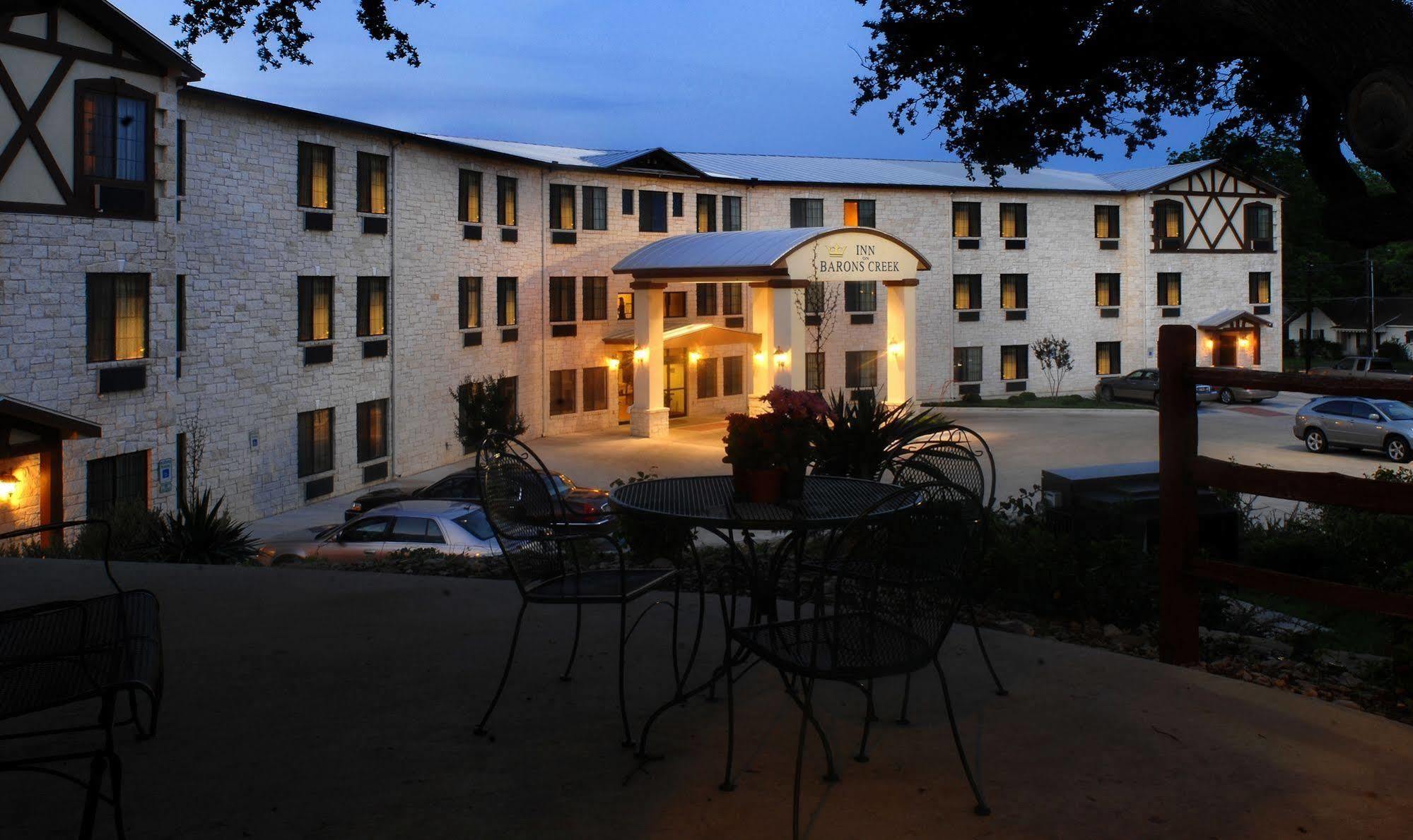 Inn On Barons Creek Фредериксберг Экстерьер фото